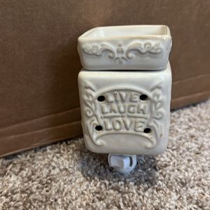 NWOT Live Laugh Love Wax Melt Plug in